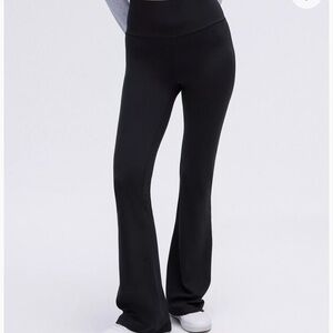 Groove Nulu Super-High-Rise Flared Pant
Regular size 4